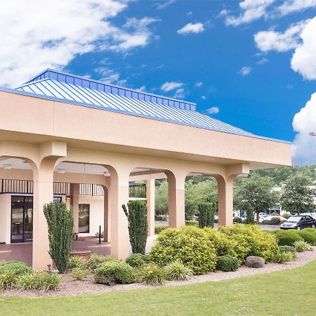 Baymont By Wyndham Greenville Exterior foto